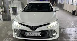 Toyota Camry 2020 года за 14 400 000 тг. в Атырау