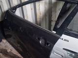 Дверь перед левый Toyota Camry 50-55 за 100 тг. в Алматы