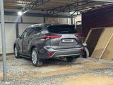 Toyota Highlander 2023 года за 20 000 000 тг. в Актау – фото 2