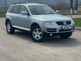 Volkswagen Touareg 2006 года за 6 250 000 тг. в Алматы – фото 3