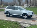 Volkswagen Touareg 2006 года за 6 250 000 тг. в Алматы – фото 5