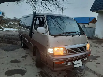 Toyota Hiace 1993 года за 2 000 000 тг. в Алматы