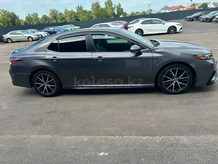Toyota Camry 2021 года за 10 882 250 тг. в Алматы – фото 6