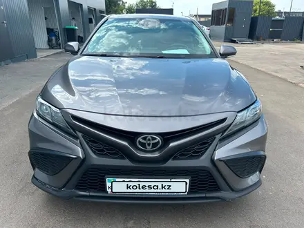 Toyota Camry 2021 года за 10 882 250 тг. в Алматы – фото 2