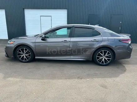 Toyota Camry 2021 года за 10 882 250 тг. в Алматы – фото 7