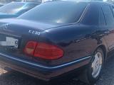 Mercedes-Benz E 230 1997 года за 2 800 000 тг. в Талдыкорган – фото 3