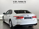 Toyota Camry 2021 года за 15 650 000 тг. в Астана – фото 2