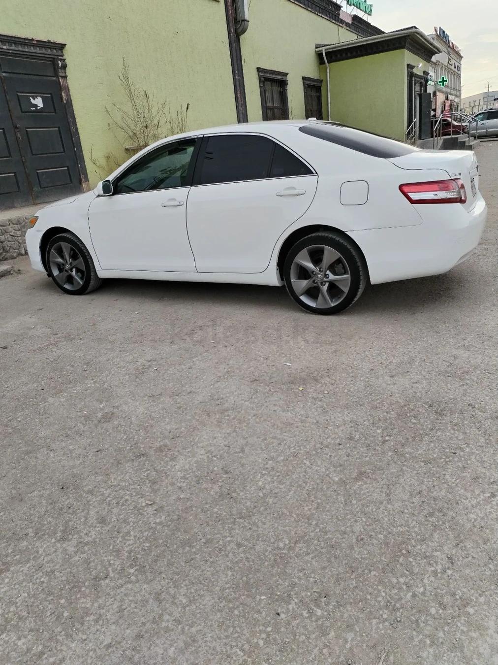 Toyota Camry 2011 г.