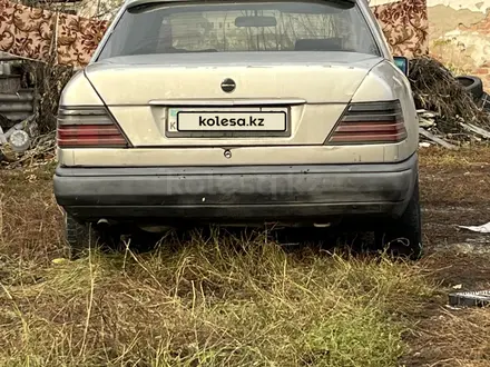 Mercedes-Benz E 280 1993 года за 1 000 000 тг. в Усть-Каменогорск – фото 2