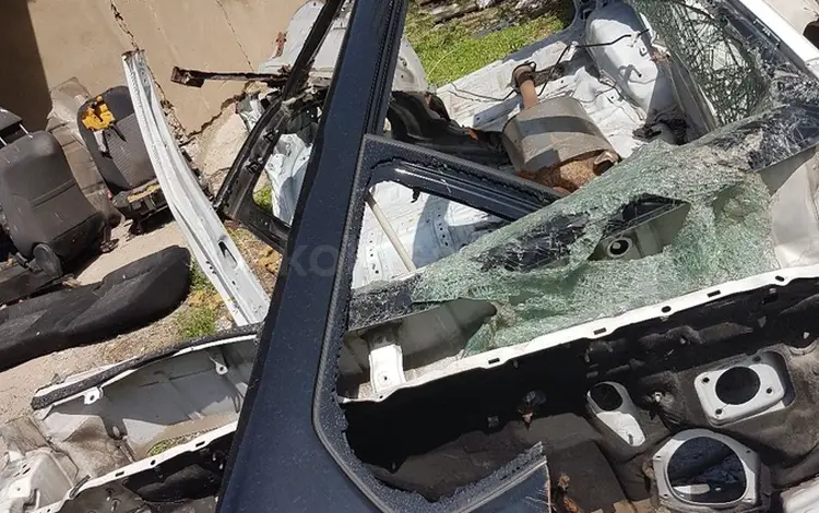 Арка стойки крыши левый или правый на Toyota Land Cruiser 2009 — 2020 год за 100 000 тг. в Алматы