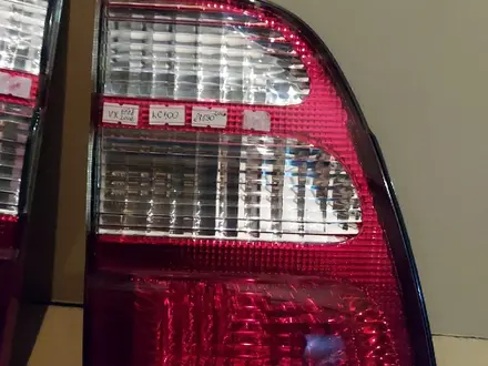 Оригинальные новые задние фонари в крышку Toyota Land Cruiser 100 за 20 000 тг. в Алматы – фото 2