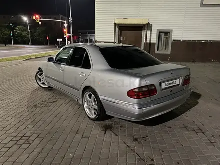 Mercedes-Benz E 240 1999 года за 3 500 000 тг. в Петропавловск – фото 6