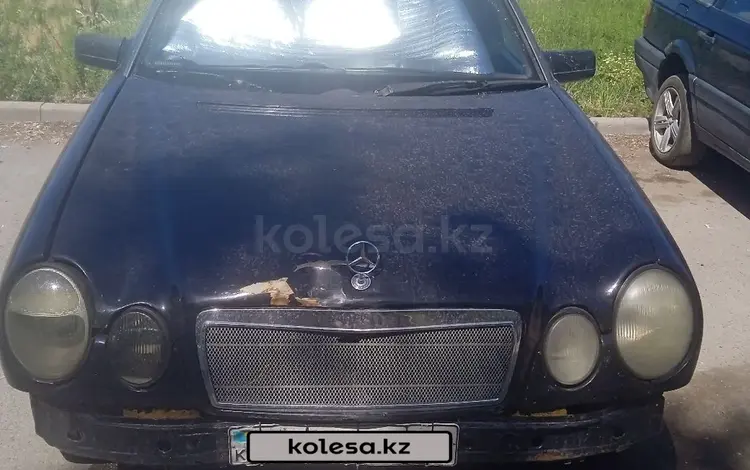 Mercedes-Benz E 220 2000 года за 800 000 тг. в Караганда