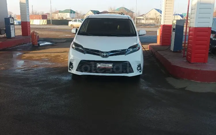 Toyota Sienna 2015 годаүшін9 500 000 тг. в Актобе