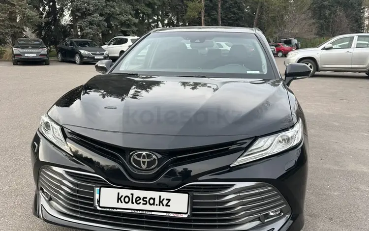 Toyota Camry 2020 года за 15 000 000 тг. в Алматы