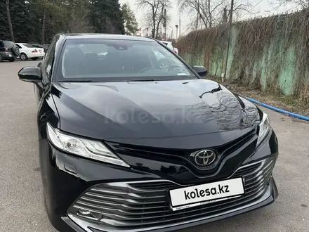 Toyota Camry 2020 года за 15 000 000 тг. в Алматы – фото 2