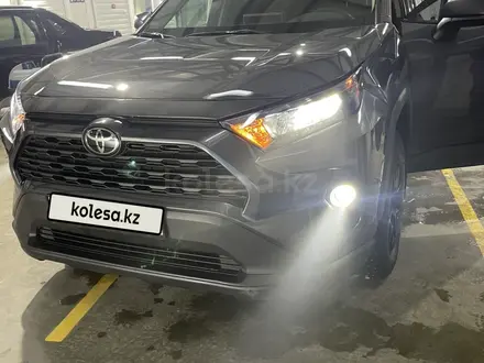 Toyota RAV4 2022 года за 16 500 000 тг. в Уральск – фото 3