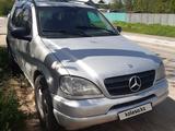 Mercedes-Benz ML 320 2000 года за 2 200 000 тг. в Алматы – фото 2