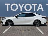 Toyota Camry 2021 года за 16 390 000 тг. в Алматы – фото 5