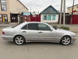 Mercedes-Benz E 320 2000 года за 2 750 000 тг. в Уральск – фото 4