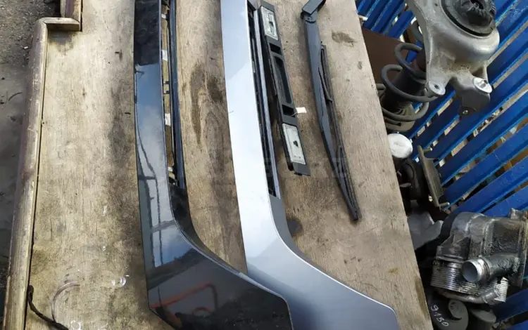 Накладка на дверь багажника за 15 000 тг. в Алматы