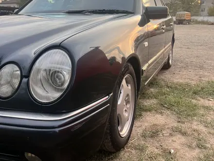 Mercedes-Benz E 200 1996 года за 2 900 000 тг. в Уральск – фото 5