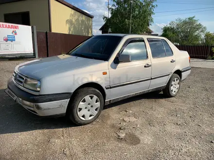 Volkswagen Vento 1993 года за 1 270 000 тг. в Астана – фото 2