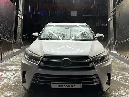 Toyota Highlander 2017 года за 18 000 000 тг. в Алматы