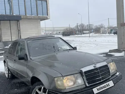 Mercedes-Benz E 230 1988 года за 1 500 000 тг. в Астана – фото 2