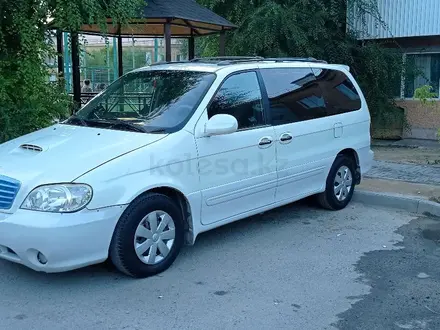 Kia Carnival 2001 года за 3 000 000 тг. в Туркестан