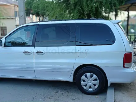 Kia Carnival 2001 года за 3 000 000 тг. в Туркестан – фото 6