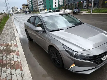 Hyundai Elantra 2021 года за 9 100 000 тг. в Астана – фото 2