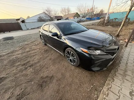 Toyota Camry 2019 года за 9 200 000 тг. в Уральск – фото 3