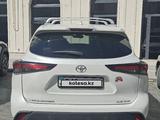 Toyota Highlander 2024 года за 26 777 000 тг. в Актау – фото 5