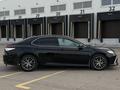 Toyota Camry 2022 года за 17 000 000 тг. в Караганда – фото 3