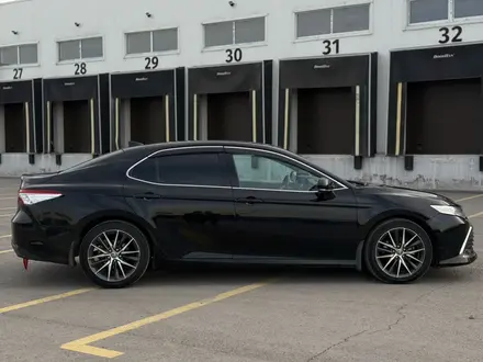Toyota Camry 2022 года за 17 000 000 тг. в Караганда – фото 3