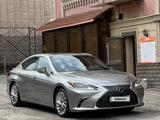 Lexus ES 300h 2018 года за 19 500 000 тг. в Алматы – фото 2