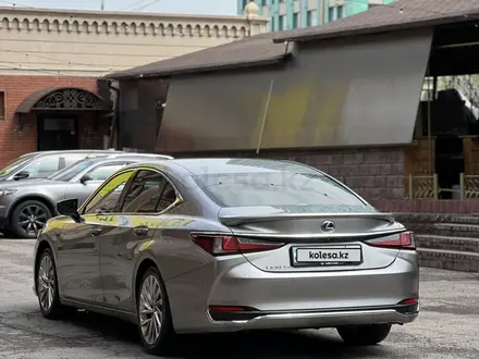 Lexus ES 300h 2018 года за 18 500 000 тг. в Алматы – фото 5