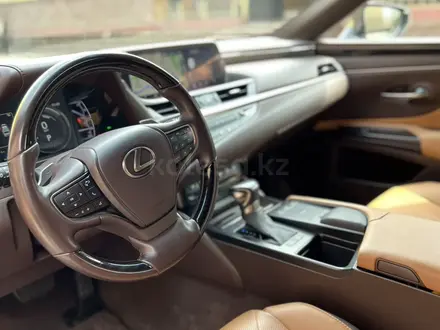 Lexus ES 300h 2018 года за 18 500 000 тг. в Алматы – фото 6