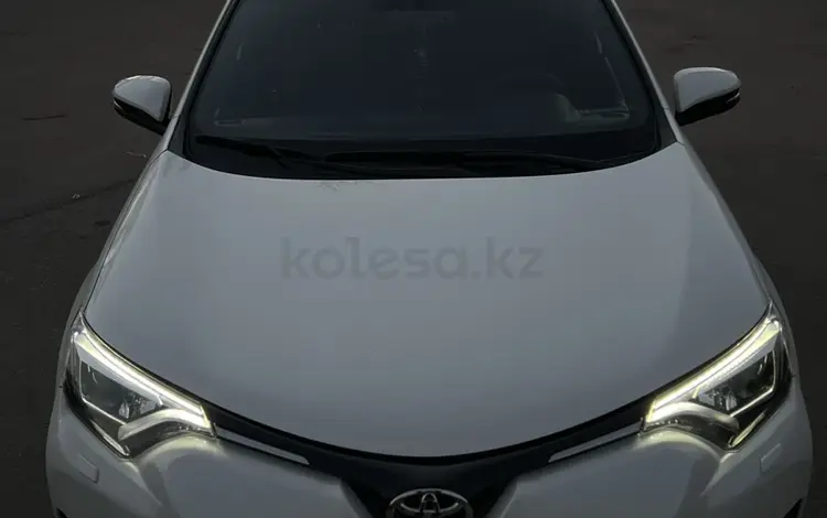 Toyota RAV4 2017 годаfor12 700 000 тг. в Алматы