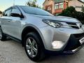 Toyota RAV4 2015 года за 11 700 000 тг. в Актобе – фото 2