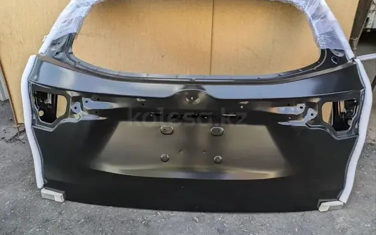 Крышка багажника Toyota Highlander 2013-2019 за 80 000 тг. в Алматы