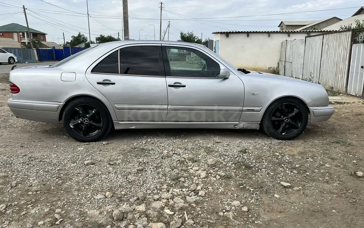 Mercedes-Benz E 230 1998 годаfor2 000 000 тг. в Атырау