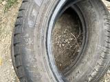 Пара зимние шипованные шины 215/60/17 215/60R17. за 55 000 тг. в Алматы – фото 5