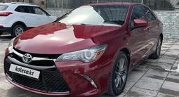 Toyota Camry 2015 года за 10 600 000 тг. в Алматы – фото 2