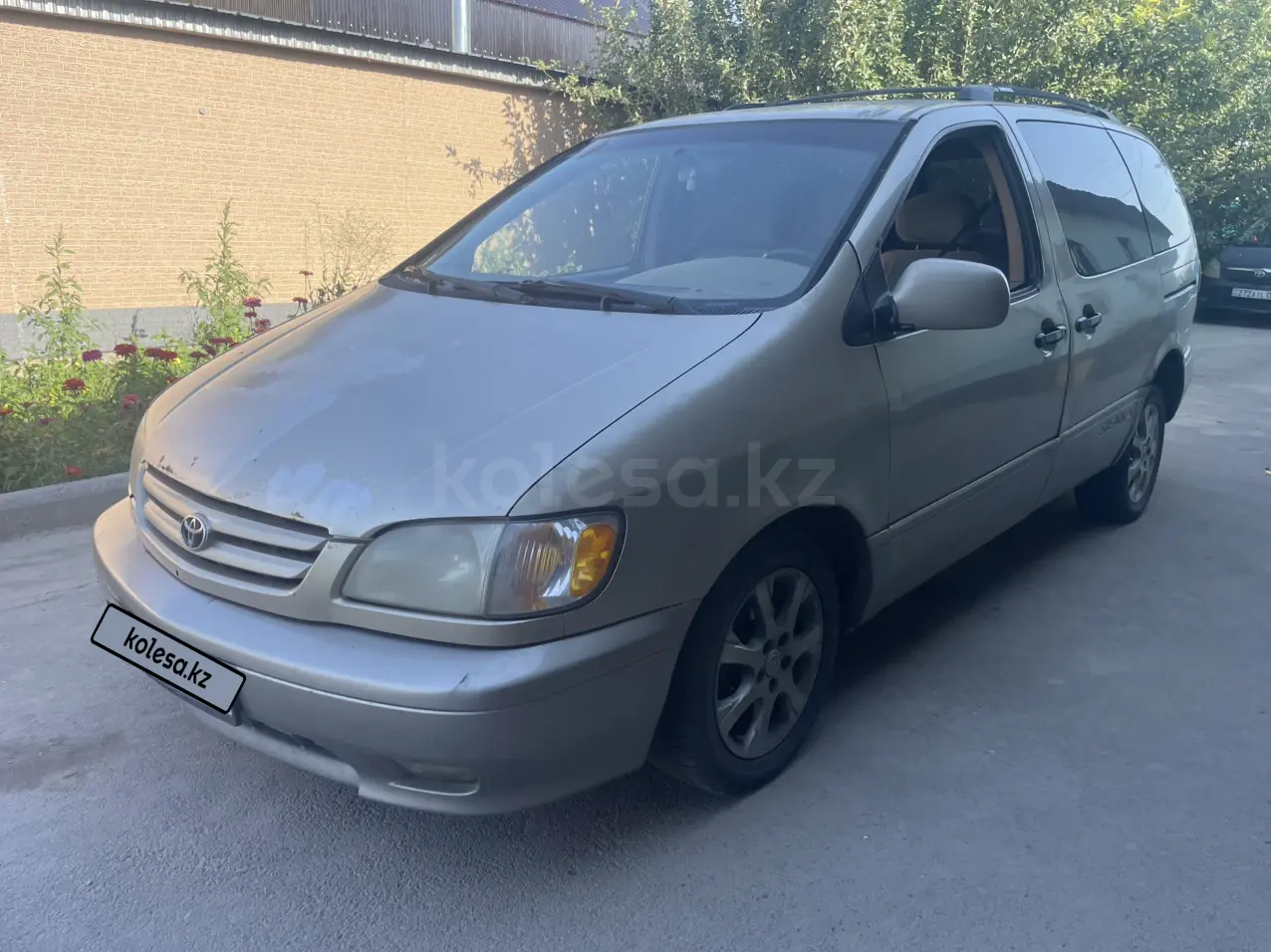 Toyota Sienna, 2001