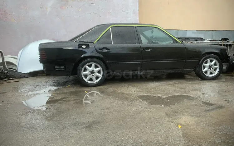 Mercedes-Benz E 230 1992 годаfor1 700 000 тг. в Шымкент