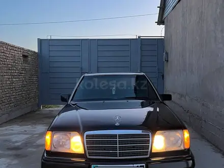 Mercedes-Benz E 320 1994 года за 2 800 000 тг. в Шымкент – фото 2