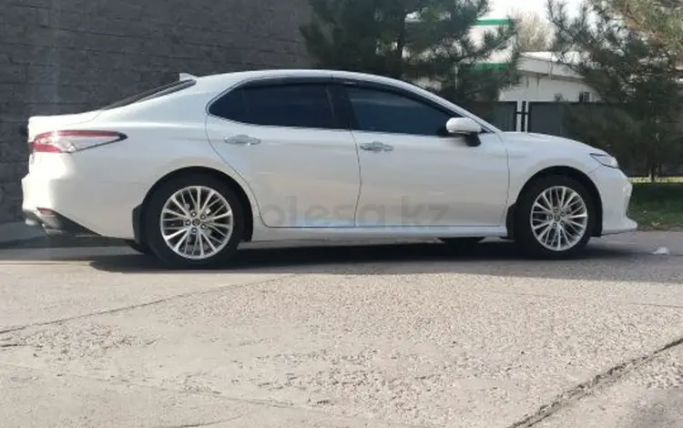 Toyota Camry 2019 года за 13 000 000 тг. в Арысь