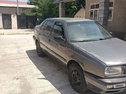 Volkswagen Vento 1993 года за 650 000 тг. в Шымкент – фото 2